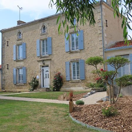 Chambres D'Hotes Le Tilleul Saint-Hilaire-des-Loges Экстерьер фото