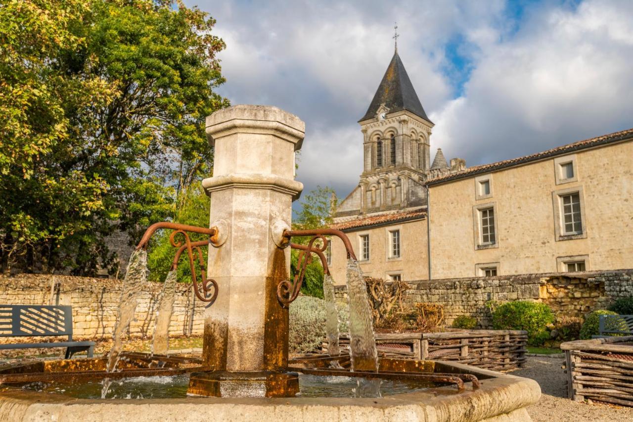 Chambres D'Hotes Le Tilleul Saint-Hilaire-des-Loges Экстерьер фото