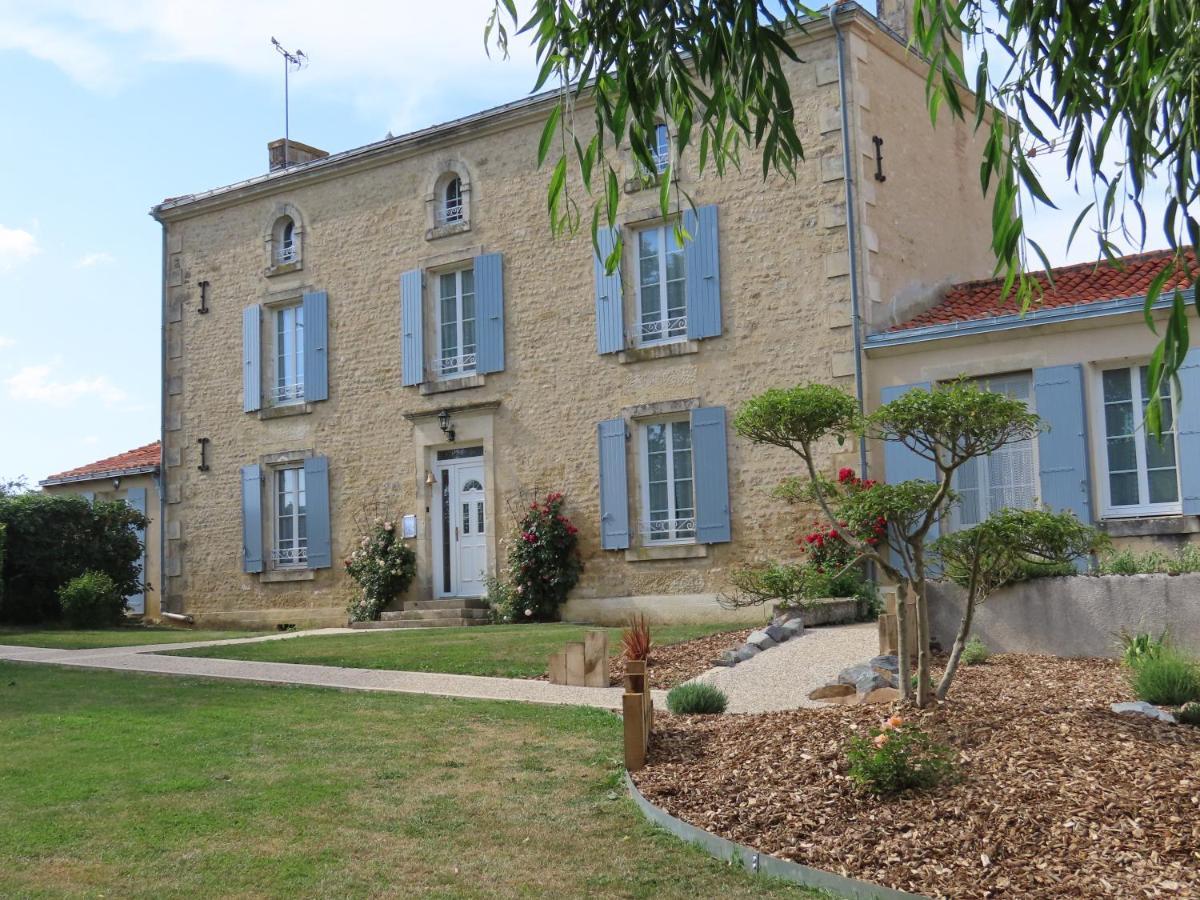 Chambres D'Hotes Le Tilleul Saint-Hilaire-des-Loges Экстерьер фото