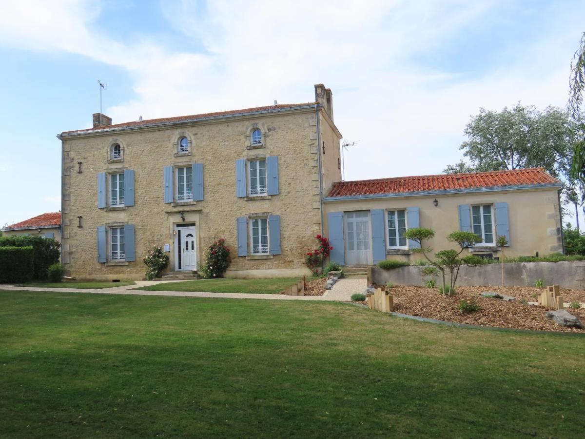 Chambres D'Hotes Le Tilleul Saint-Hilaire-des-Loges Экстерьер фото