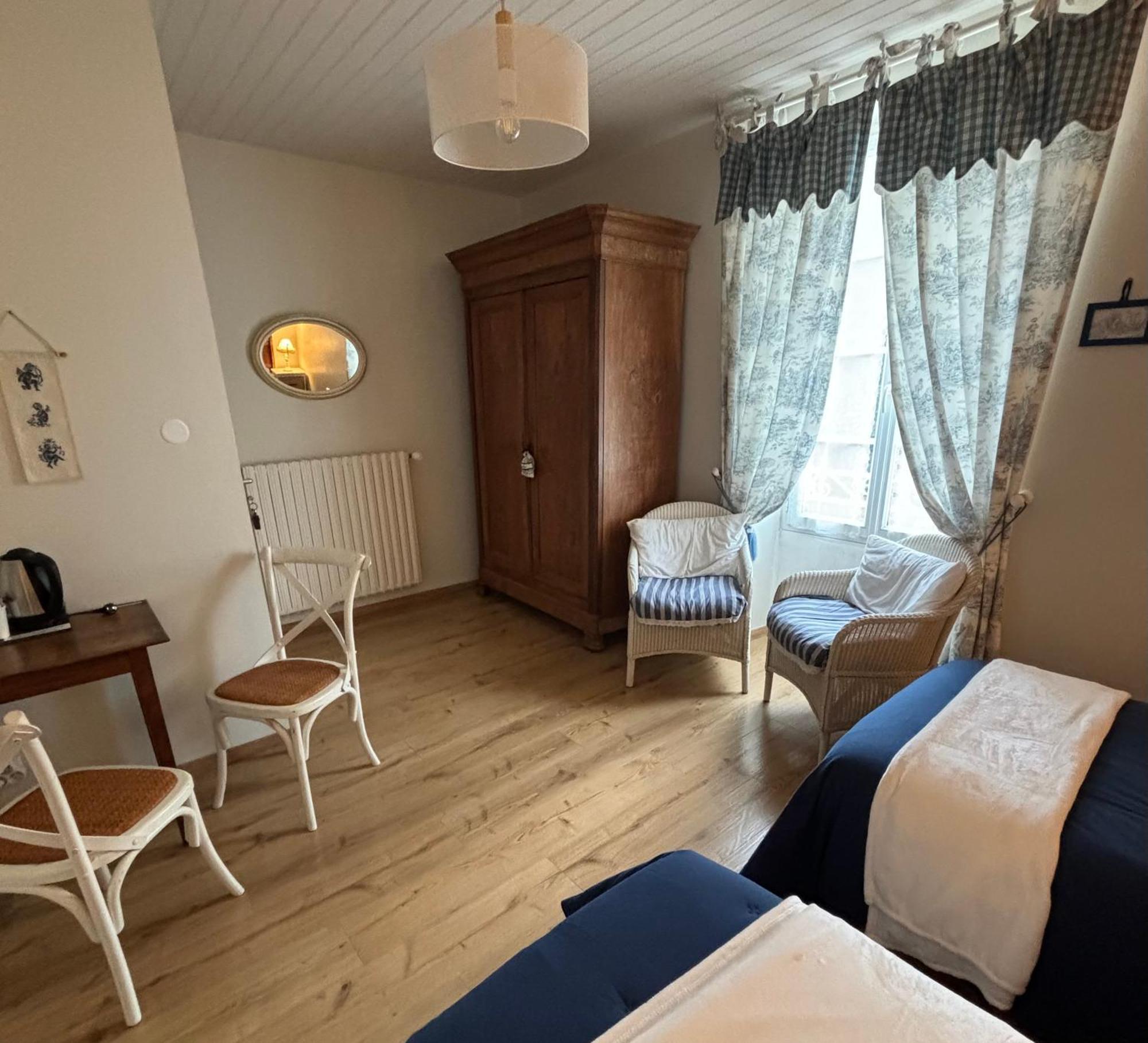 Chambres D'Hotes Le Tilleul Saint-Hilaire-des-Loges Экстерьер фото